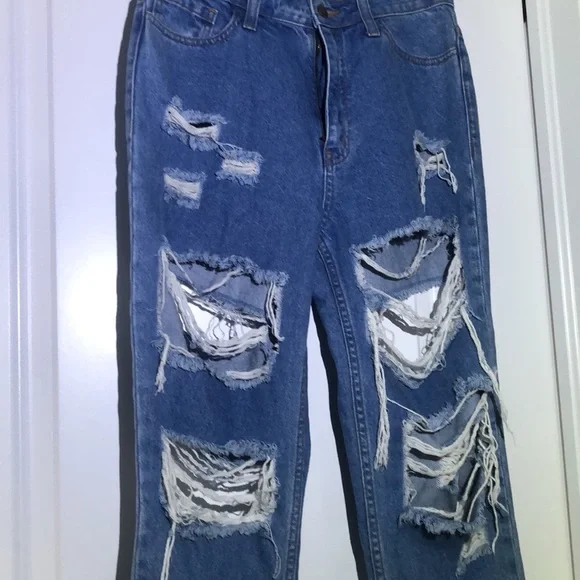 Fashion Nova distressed jeans - Picture 5 of 8